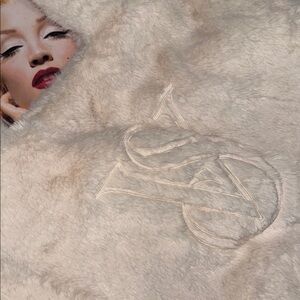 🤍 🌹 🤍 • VS x Head in the Cloud … Vibes • ☁️ 🫦 ☁️